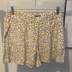 Loft flirty floral shorts size 4